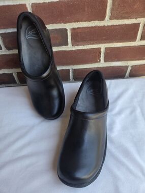Dansko Women’s Black Leather Slip Resistant Work Shoes EU 40 US 9.5-10